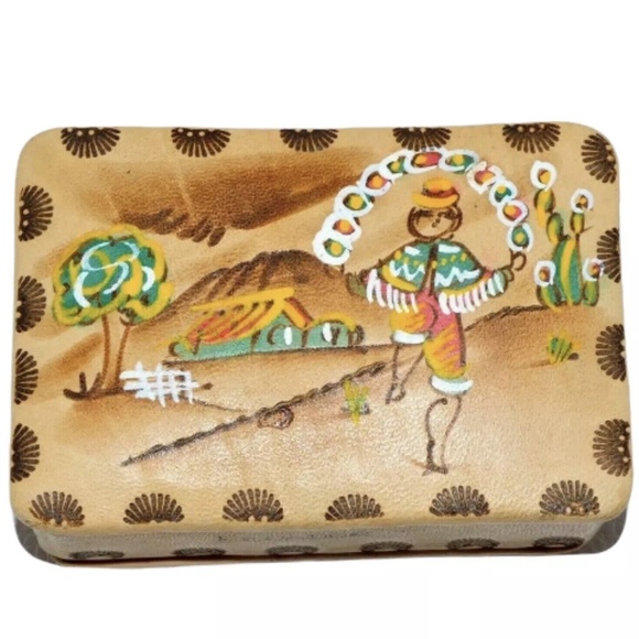 Handmde Leather Ecuador Box or Trinket box. - Picture 1 of 6